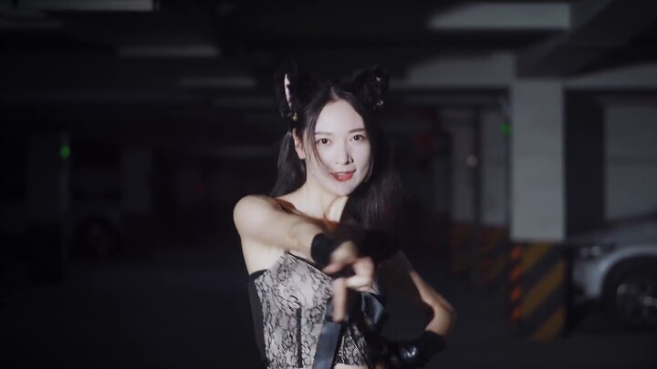 Night, garage, cat demon ~ I would like to call it a masterpiece! AOA—Like A Cat