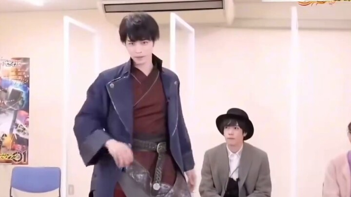 No special effects! No belt! Self-made sound effects! But the movements are standard! Very good!