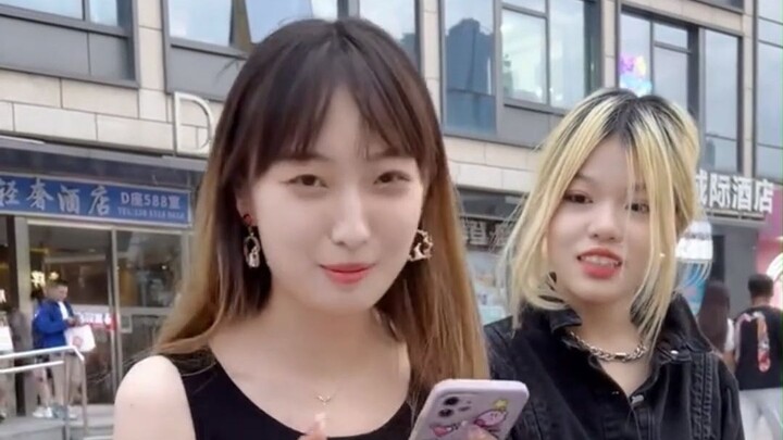 أيهما أفضل، فتاة الشارع نفسها أم الصورة؟