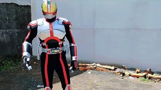 Kamen Rider Faiz in Action (Cosplay)