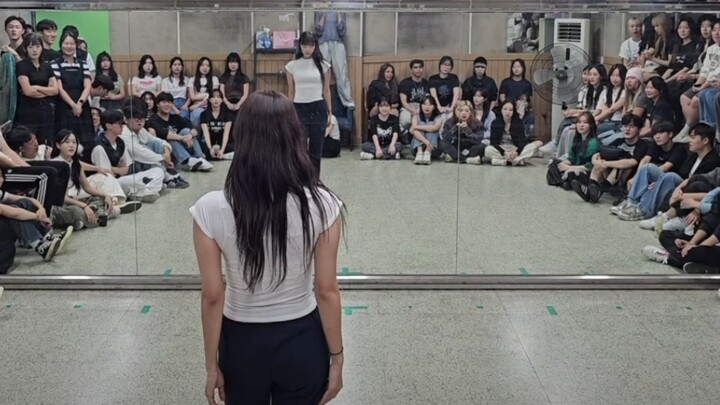 رقصة جماعية للفيديو الكلاسيكي القديم "Twice-Feel Special" تلقى إشادة كبيرة بالقوة والحماس!