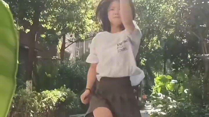 【هو شياو ياو وي】 واو! كيف يمكن أن يكون هناك أزرق داكن قصير جدًا _:(´□`」 ∠):_
