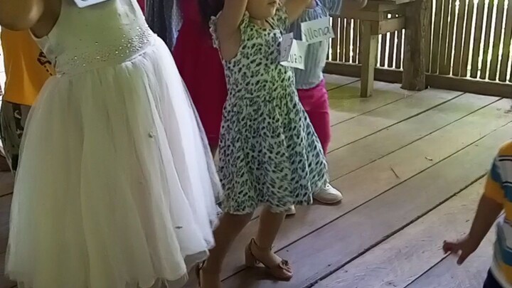 Cute little children dancing 😍