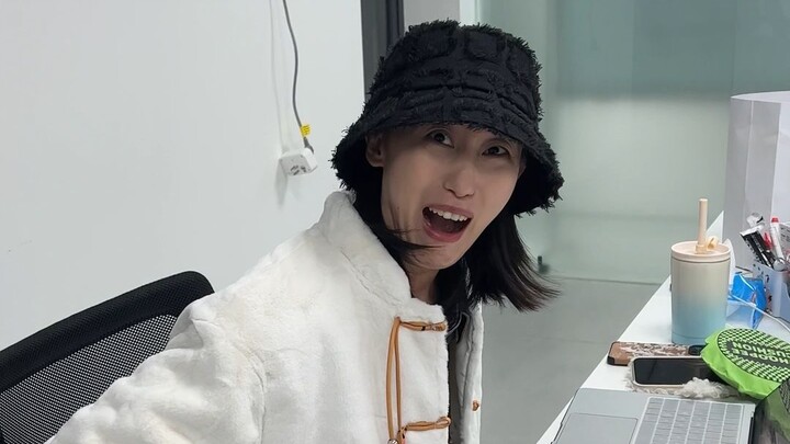 يا شياو شوان، كفى ضحكًا!