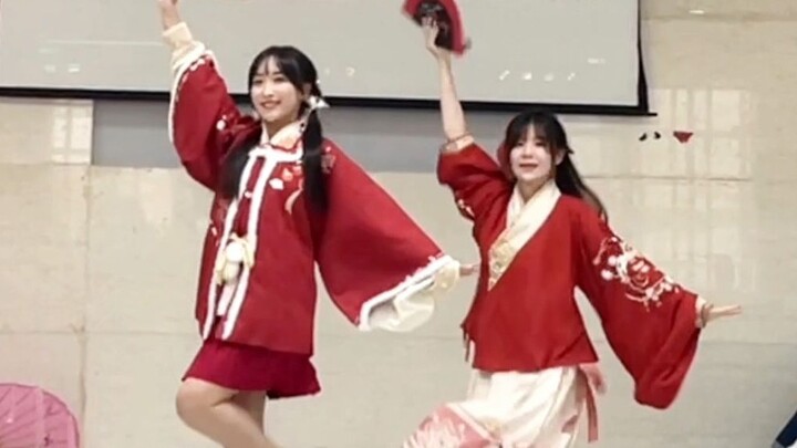 [Broken Fan Version of Sending to the Moon] The Art Performance of the Social Animal Girl