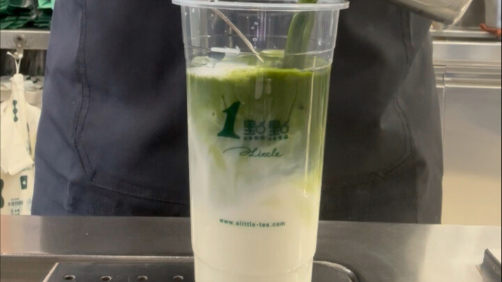 Quầy bar nhỏ xíu đó đâu phải ai cũng được lên.