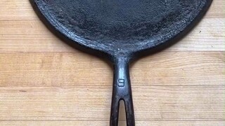 几十年、上百年的老旧铸铁锅，翻新修复以后崭新如初...是可以拿来当收藏品的程度了！