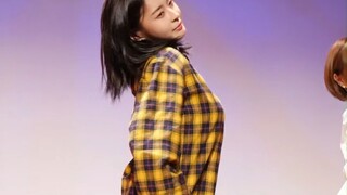 Grup gadis Korea Quan Nara menyiarkan langsung "I'm ill"