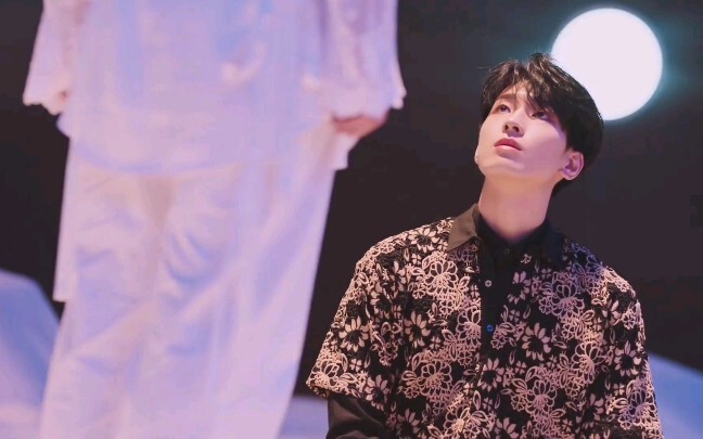 【เซเวนทีน】【ยูฮวี】เจ้าเดินฝ่าแสงมา เช่นนั้นก็เพื่อตามหาข้าใช่ไหม?