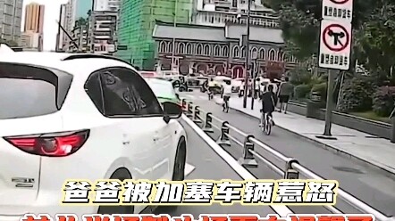 Ayah hampir terpancing amarah di jalan tapi berhasil diredam oleh putrinya—pemandangannya begitu men