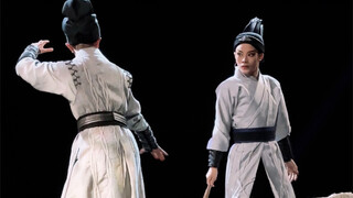 The fighting scenes that cannot be filmed in domestic entertainment, and the romantic and suave perf