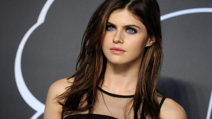 [Film]Alexandra Daddario Memiliki Dada dan Mata Terbaik di Hollywood