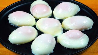 อย่าใส่ไข่ดาวลงกระทะโดยตรง เพิ่มอีก 1 ขั้นตอน ไข่จะกลมและนุ่ม อีก 3 นาทีก็เสร็จ ไม่มีใข่แตกเลยสักฟอง