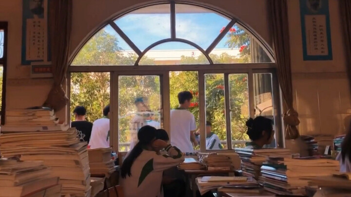 “原来南方教学楼真的和电影里一模一样.”