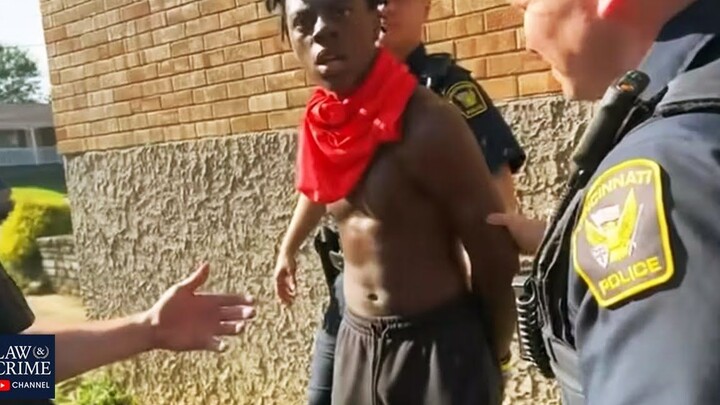 الأخ مريض فرط الغدة الدرقية يتعرض للاعتقال على يد مكتب التحقيقات الفيدرالي الأمريكي بسبب تصرفاته الط