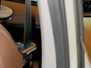 Cầu xin anh đấy, nói cho anh ấy biết đi