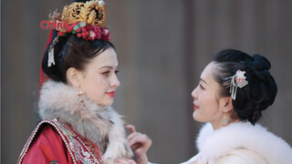 在国外给外国人体验汉服，少数民族服饰～