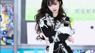 As soon as the intro of Abracadabra starts