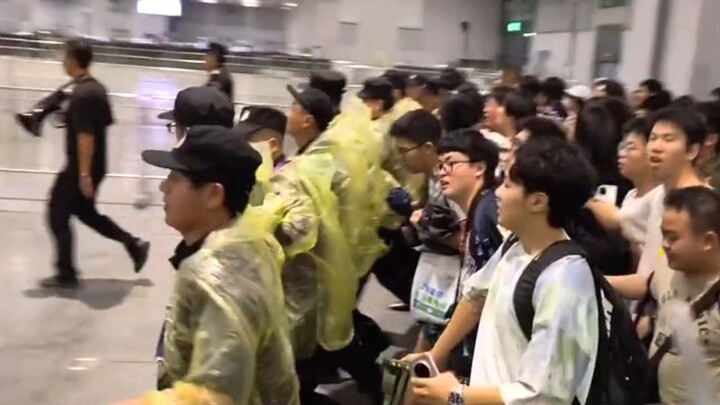 I’m Surrounded by 400,000 Otakus at BW!!!