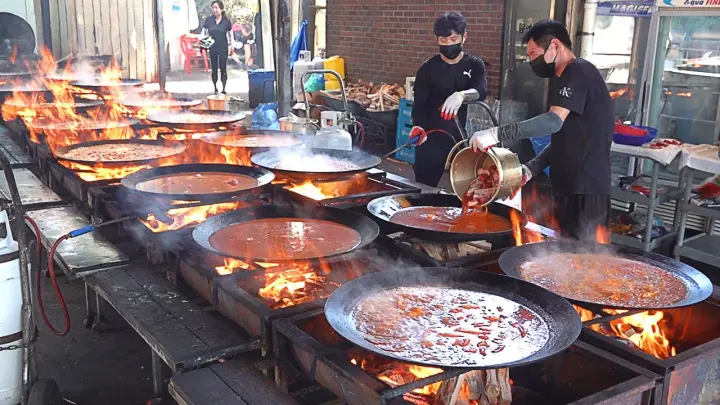 솥뚜껑 닭볶음탕 Famous Spicy Chicken Dish cooked with Tremendous Flames - Korean food