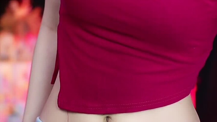 Tarian Hot dengan Celana Jin Ketat