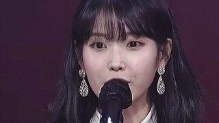 人家是去领奖，李知恩像是去进货，只要是IU去颁奖典礼一定不是空手而归，而是满载而归