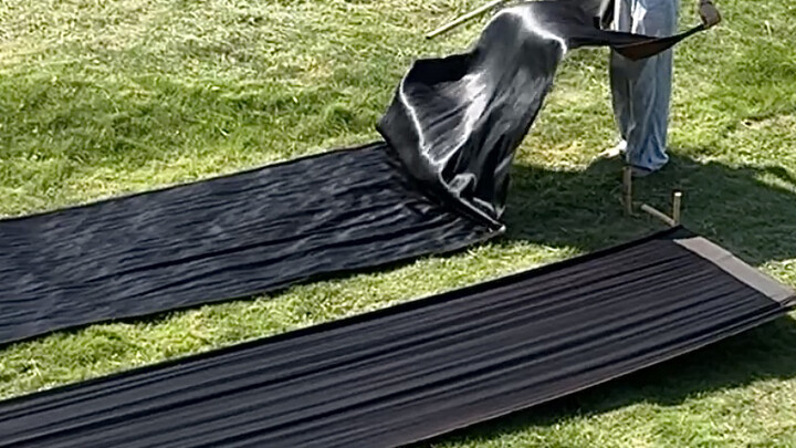 Bùn nhão mà cũng có thể nhuộm được vải Hương Vân Sa? Trí tuệ của tổ tiên thật quá tuyệt vời!