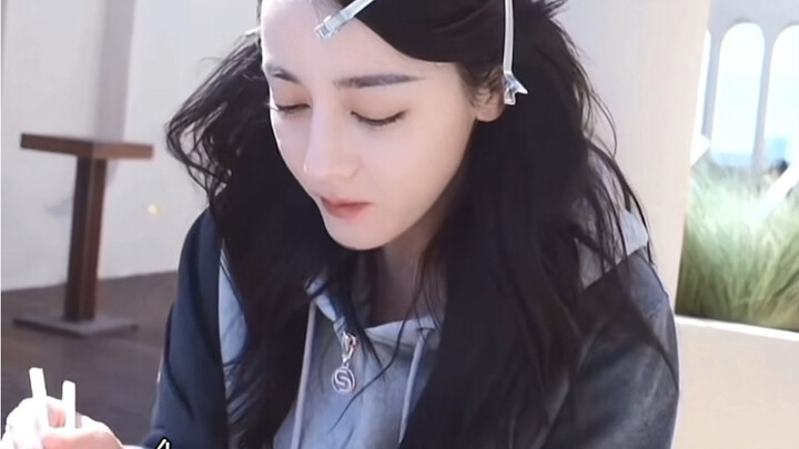 Baba is so cute for loving chicken stir-fried rice noodles - Dilraba Dilmurat