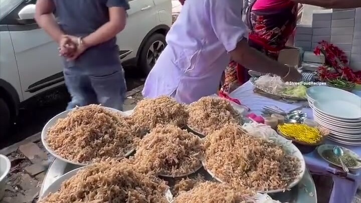 Nasi ayam goreng krispi khas jalanan India, murah meriah dan enak banget—habis makan bisa refill gra
