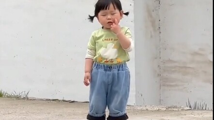 ฉันที่ไม่มีอิงเฟิงเลย ลูกสาวของฉันกลับกลายเป็นแบบนี้ไปได้ยังไงนะ? เหยา อี้เหยาที่รายงานต่อกล้องวงจรป