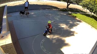 小朋友骑车常常触发自家监控警报，网友想了个办法，有效又暖心...