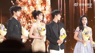 ทีมนักแสดงขึ้นรับรางวัล Cdrama [ Blossom บุปผาเหนือลิขิต九重紫  ]