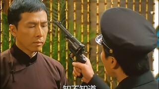 Dongguan Zai menodongkan pistol ke Ip Man: Di era apa kamu masih berkompetisi dalam seni bela diri! 