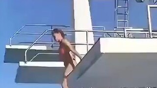 بالفعل لا يمكن رؤية رذاذ الماء، بل فقط زبد الأمواج.