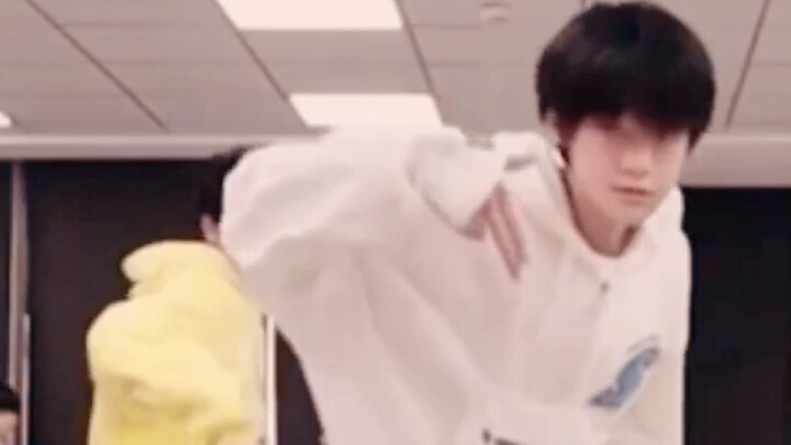 【Vương Tuấn Hy】Hơi đẹp trai, vào xem đi