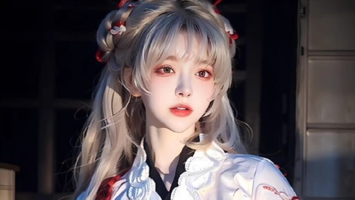 هي ليست شيرافوي، بل إنها سيدة الغناء في لي داو، “آ لي”.