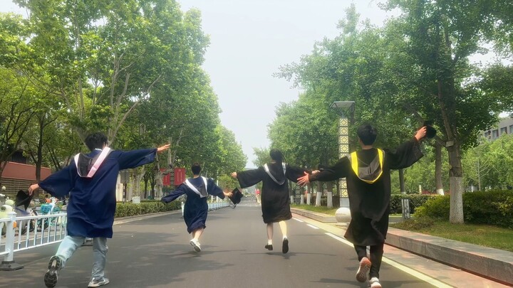 Para mahasiswa Universitas Nanjing yang percaya pada keajaiban, pada hakikatnya sudah sama luar bias