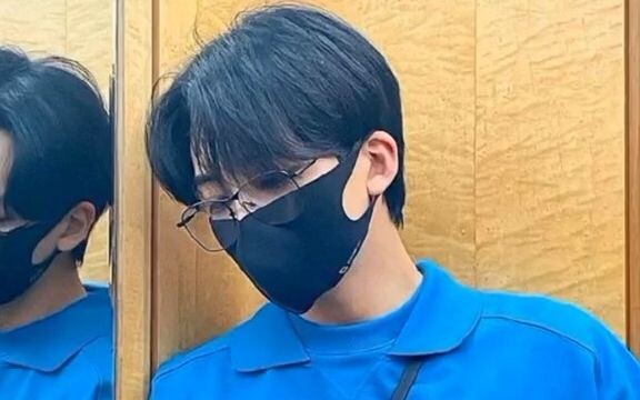 Foto yang diambil adik perempuan terlihat begitu berkesan seperti punya pacar