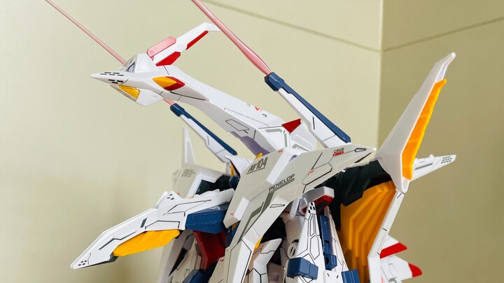 Penelope the Great White Goose - Bandai HG assembly model. Before the infiltration line, it is a "wh