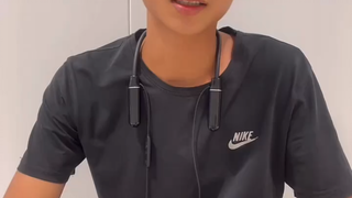 دفتر العناوين 152: متابعة لقاء عابر مع طالب الرياضة ذو البشرة الداكنة، يتلمس عضلات بطنِه خلسةً...