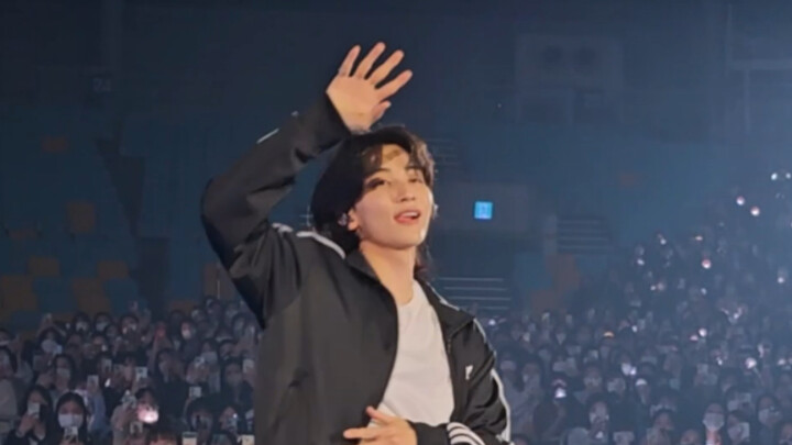 About尹Jinghan jumping on my face to the tune of "New Thing"… | 2023 CARATLAND fan cam | The moment h