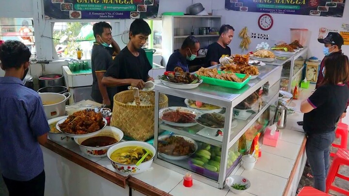 BUKA 24 JAM !!! TIAP HARI RIBUAN ORANG MAKAN DISINI !!!