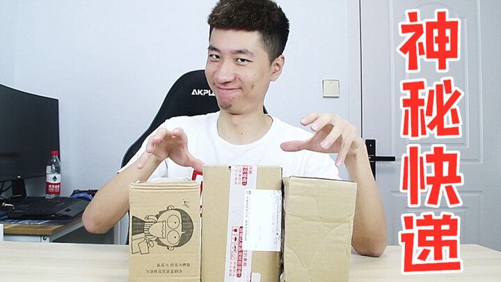 Nhận được bưu kiện bí ẩn do fan gửi, bạn đoán xem đó là món đồ gì nào?