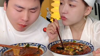 #贡菜酸辣粉 还以为男友突然那么好！结果是藏好东西了！#情侣搞笑日常#超便宜超划算#妈呀太香了#速食推荐