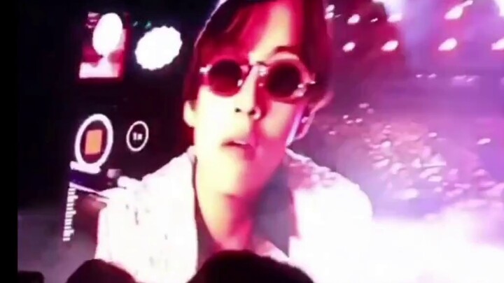 Grup Korea membingungkan penghargaan koreografi koreografer dalam patung pasir yang serius