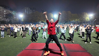 World Champion of Square Dancing from Xi'an Jiaotong University's Qianren Square Takes You Through a