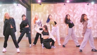 تم الكشف عن غرفة التدريب الخاصة بأغنيتها الأولى "StepBack" لفرقة الفتيات الجديدة GOT the beat من SM