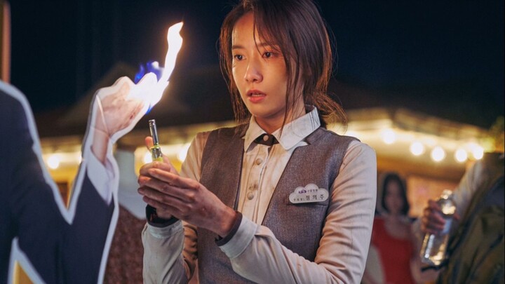 [Xiaoxia] Yoona is as beautiful as a painting, and the new box office champion "Extreme Escape" beat