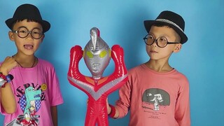 Ultraman Steel Flying Dragon brings Ozawa a puzzle deformation watch toy, and it can also be project