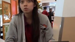 男子马来西亚机场和工作人员英语沟通想去厕所，说了半天结果人家用中文回复，网友:全世界都在讲中国话